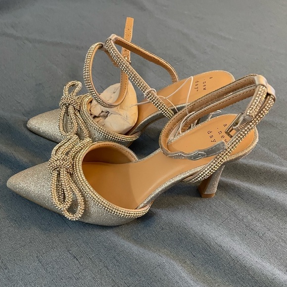 a new day Shoes - A New Day Carmin Bow Pumps, Size 5.5, NWT